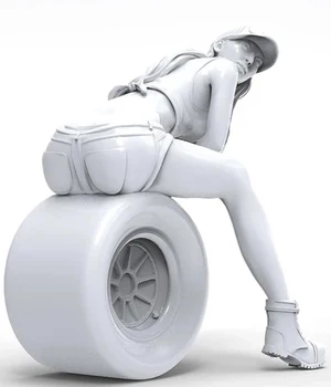 Модерната жена седи в разглобено формата 1/20, с набори от миниатюрни модели от смола за гуми, небоядисана